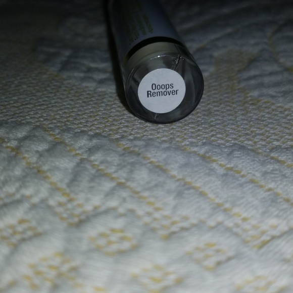 Lipsense - Ooops Remover - Picture 2 of 2